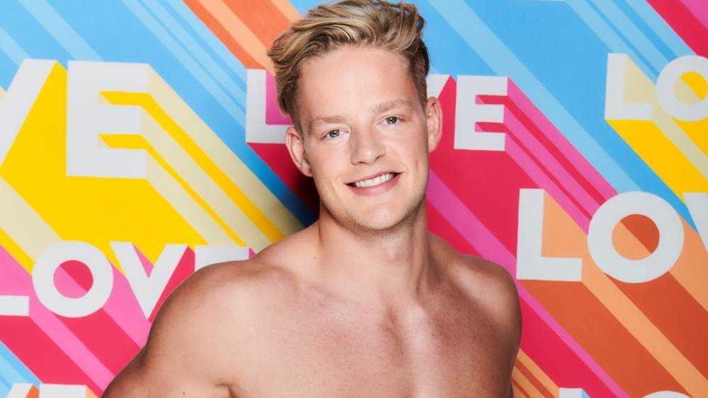 Love Island star Ollie William quits show after just three days Photograph