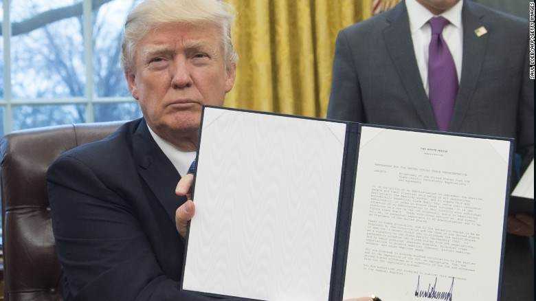 Donald Trump finally signs executive order restricting police use of chokeholds Photograph