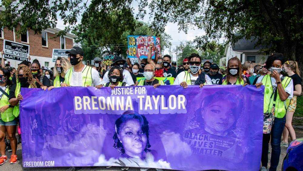 Police officer involved in Breonna Taylor death indicted for wanton endangerment Photograph