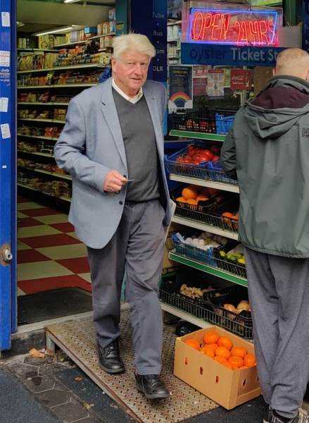 Boris Johnson’s dad openly flouts COVID rules by shopping without a face mask Photograph