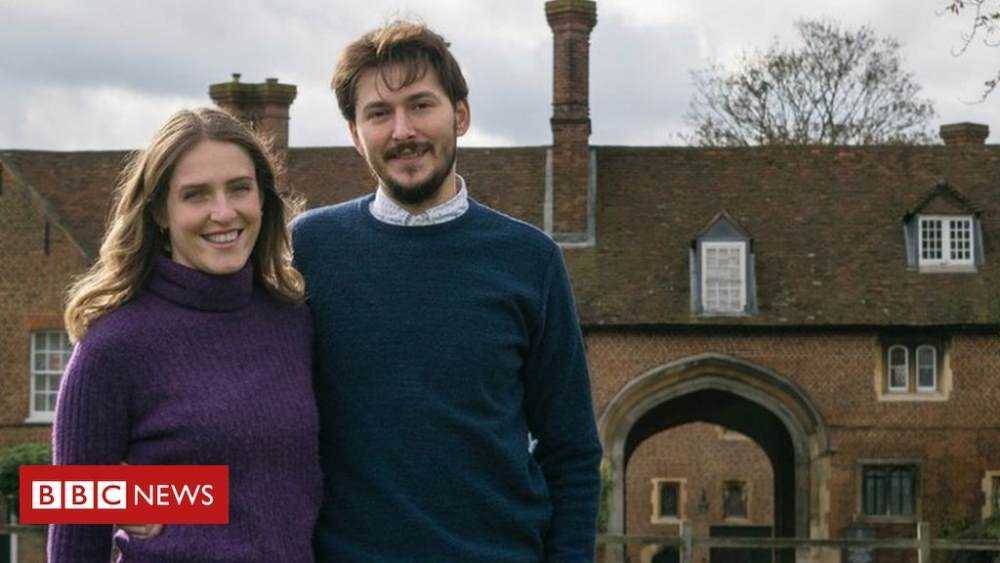 Couple face eviction from home for “over £32 bill” Photograph