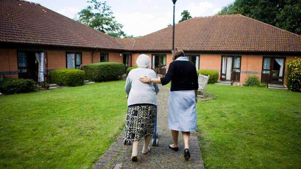 Care homes bring new rule on visits and outdoor family reunions  Photograph