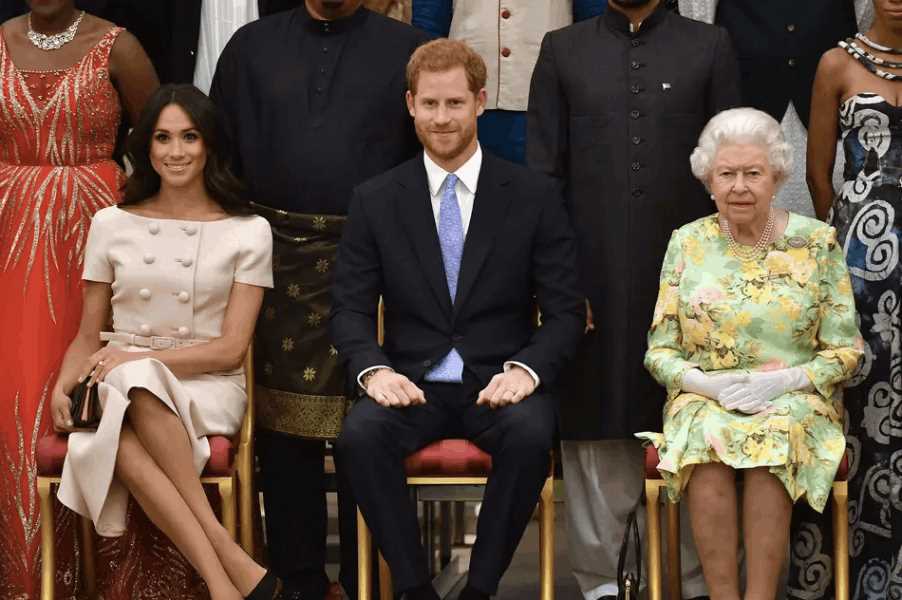 Buckingham Palace Issues Statement Amid Meghan & Harry's Oprah Interview  Photograph