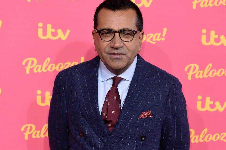 Journalist Martin Bashir leaves the BBC ahead of Princess Diana interview investigation Photograph